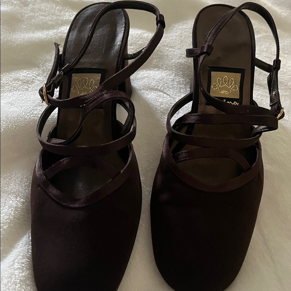 Nina Maxima chocolate brown satin trimmed pump.